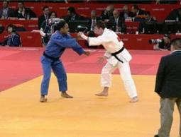 أبو ارميلة بالزي الأزرق