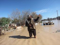 مشهد من غرق بيوت وسكان منطقة المغراقة وسط قطاع غزة