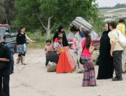 لاجئون فلسطينيون نازحون من مخيم اليرموك