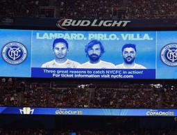 نجوم نيويورك من اليمين: فيا, وبيرلو, ولامبارد