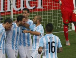 فرحة لاعبي الأرجنتين بالفوز