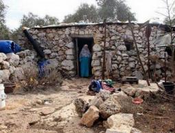 الاحتلال يخطر بهدم عزبة "أبو البصل" غرب سلفيت