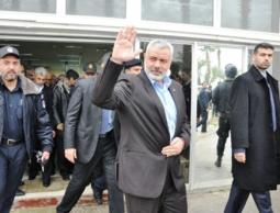 رئيس الوزراء الفلسطيني اسماعيل هنية يغادر غزة (أرشيف)