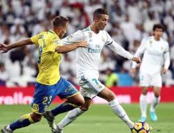 رونالدو يمينا