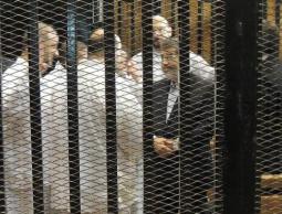 مرسي خلال المحاكمة (أرشيف)