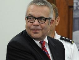 السفير الأمريكي ريتشارد هوغلاند