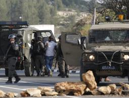 قوات الإحتلال تعتقل أحد المواطنين في الضفة