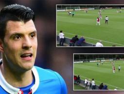 لاعب نيوكاسل لحظة إحراز الهدف