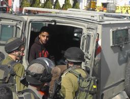 قوات الاحتلال (الإسرائيلي) تعتقل مواطنين  (الأرشيف)