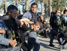 قوات الاحتلال تعتقل شاب فلسطيني (الأرشيف)