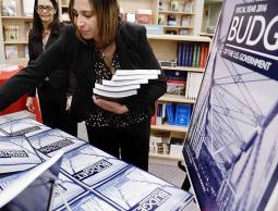 العجز يبلغ 3ز3 بالمئة من الناتج المحلي الإجمالي