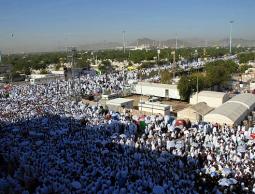 الحجاج يستقبلون أول أيام التشريق