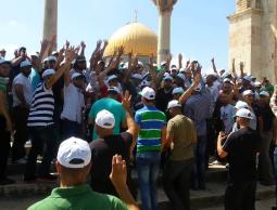 مرابطون في ساحات الاقصى