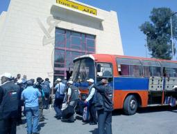 تضم القافلتان 122 متضامنا، والمساعدات التي سيتم ادخالها إلى القطاع 