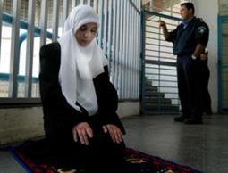 احدى الاسيرات في سجون الاحتلال (الأرشيف)