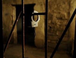 ستة أسرى يدخلون أعوامًا جديدة في سجون الاحتلال&lrm;