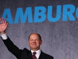 أولاف شولز عمدة هامبورغ