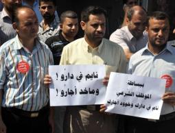 "صمنا وأفطرنا على بصلة" لسان حال موظفي غزة!