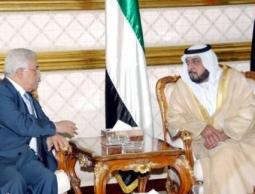 عباس مع الرئيس الإماراتي (أرشيف)