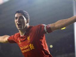 لويس سواريز متصدر ترتيب هدافي الدوري الإنجليزي