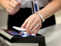 الموبايل بديلاً عن الجواز