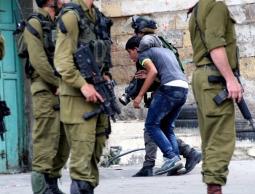 الاحتلال يعتقل شاب فلسطيني (الأرشيف)