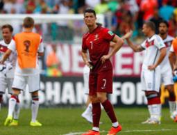 حزن رونالدو بعد الخسارة أمام ألمانيا