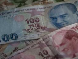 الليرة التركية تهبط لمستوى قياسي