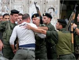 أجهزة السلطة تعتقل مواطنين بالضفة  