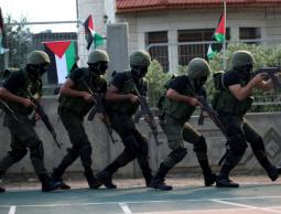 صورة "أرشيفية" لإقتحام عناصر من السلطة أحد الأماكن السكنية في الضفة