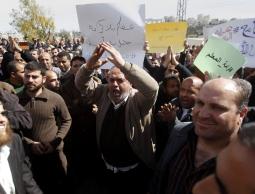  واصلت نسبة واسعة من المعلمين إضرابهم المفتوح عن العمل