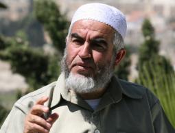 الشيخ رائد صلاح يضرب عن الطعام تضامنا مع القيق