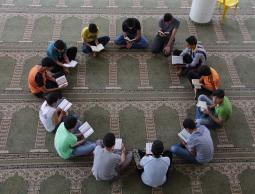 حلقة من حلقات التحفيظ (تصوير محمود أبو حصيرة)