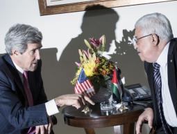 لقاء سابق بين عباس وكيري