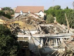 صورة للدمار الذي حل بأحد المنازل بـ"نيتفوت"