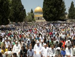 المصلون في المسجد الأقصى