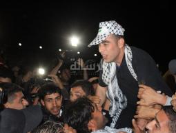 أحد الأسرى المفرج عنهم بغزة (عدسة محمود أبو حصيرة)