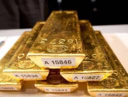 الذهب ينخفض مع صعود الدولار