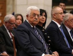 محمود عباس ورامي الحمد الله خلال إحدى الاحتفالات