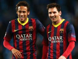 ميسي يمينا وبجانبه نيمار