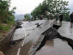 آثار زلزال (أرشيف)