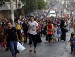 العائلات النازحين من بيوتهم بغزة