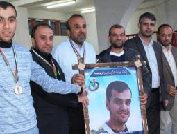 جانب من تكريم عائلة الشهيد مرتجى