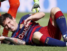 لحظة إصابة ميسي