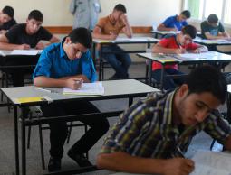 طلبة يقدمون امتحانات الثانوية العامة 