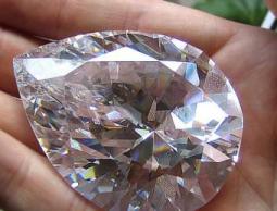 اكتشاف ثاني أكبر ألماسة في العالم