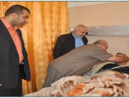 خلال زيارة احد الجرحى