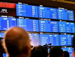 تراجعت أسعار النفط بسبب هجمات باريس وتخمة المعروض