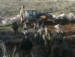 قوات الاحتلال تستولي على ارض لاحد المواطنين بالضفة (الأرشيف)