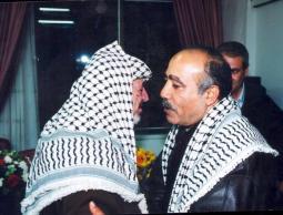 الاحتلال يخفض 3 سنوات من حكم شيخ الأسرى فؤاد الشوبكي